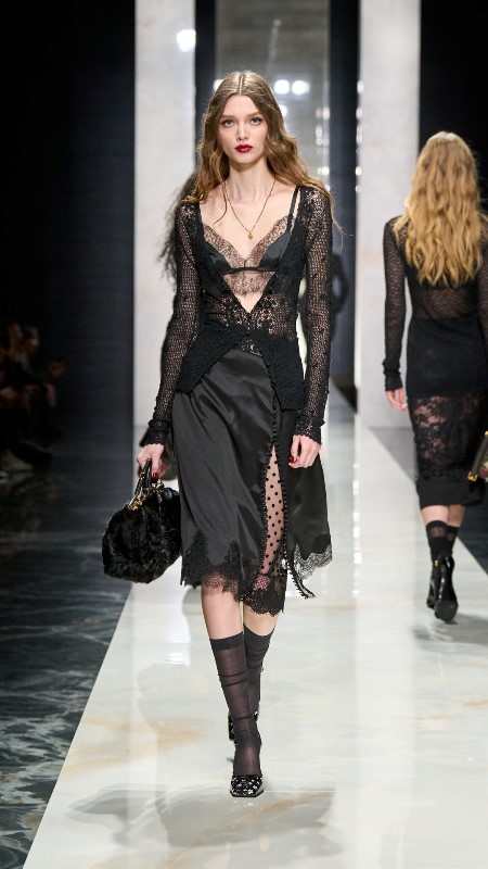 Dolce & Gabbana, �Ident�ty� Koleksiyonu �le Milano Moda Haftas��nda Gücün Ve Kimli�in S�n�rlar�n� Yeniden Çizdi